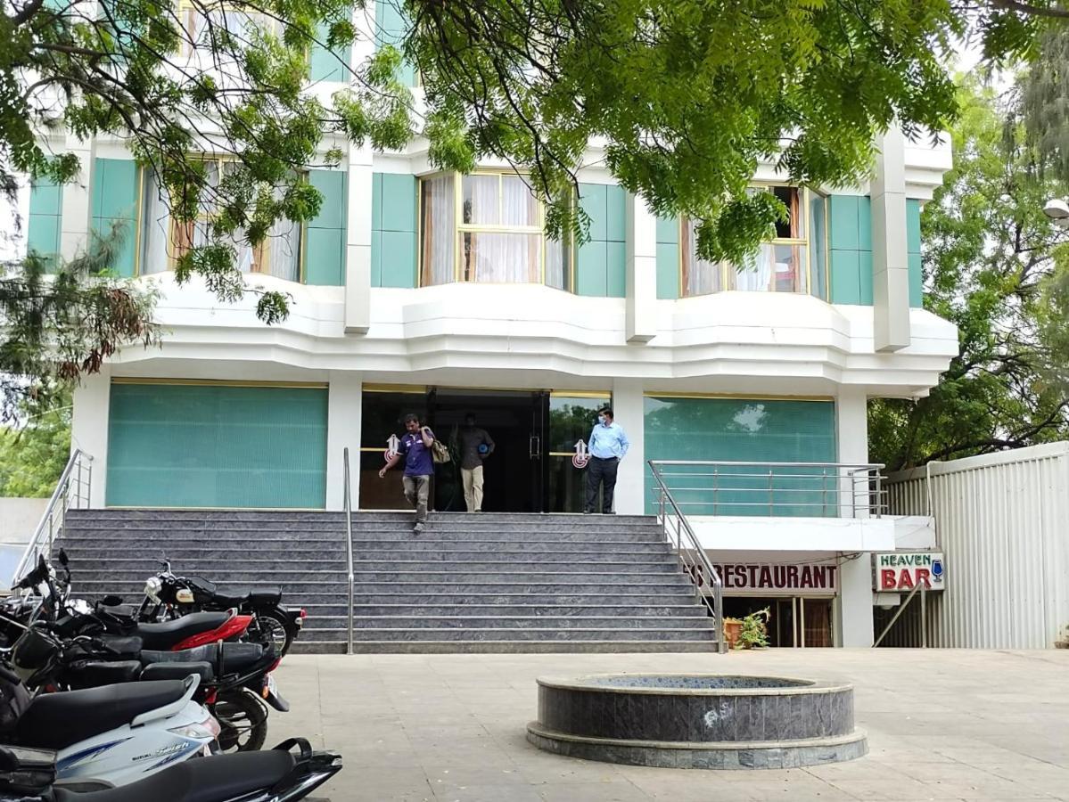 Hotel Geetha International ตูติคอริน ภายนอก รูปภาพ