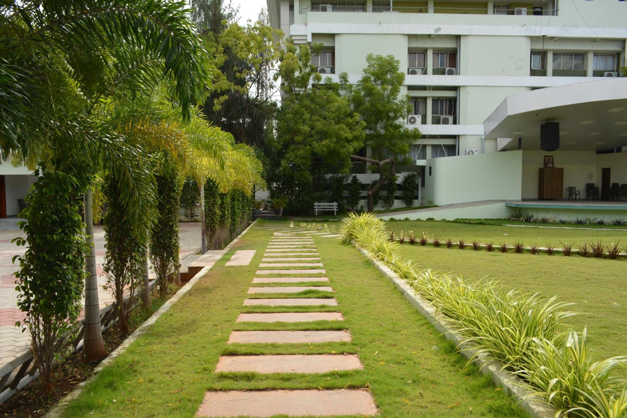 Hotel Geetha International ตูติคอริน ภายนอก รูปภาพ