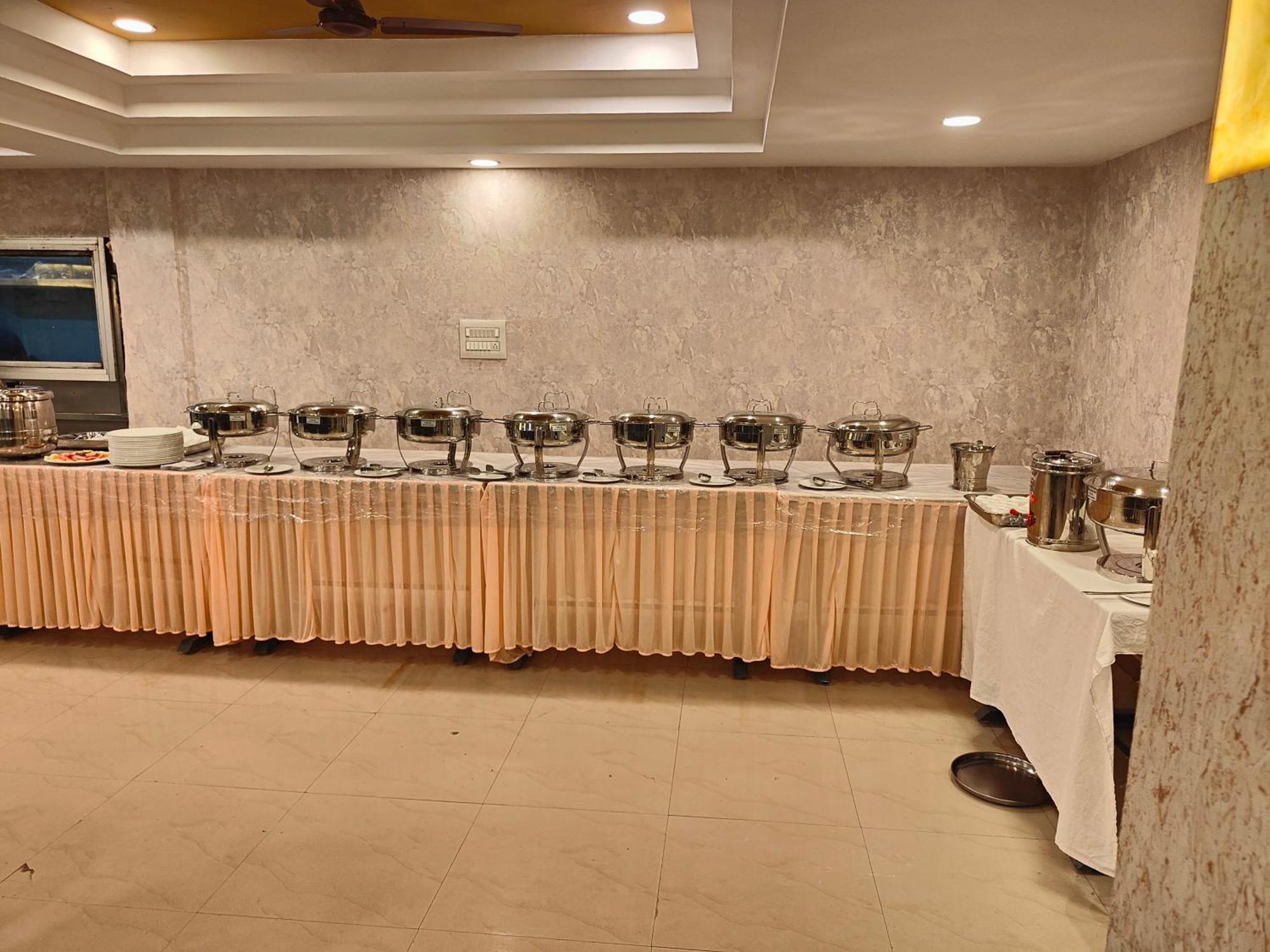 Hotel Geetha International ตูติคอริน ภายนอก รูปภาพ