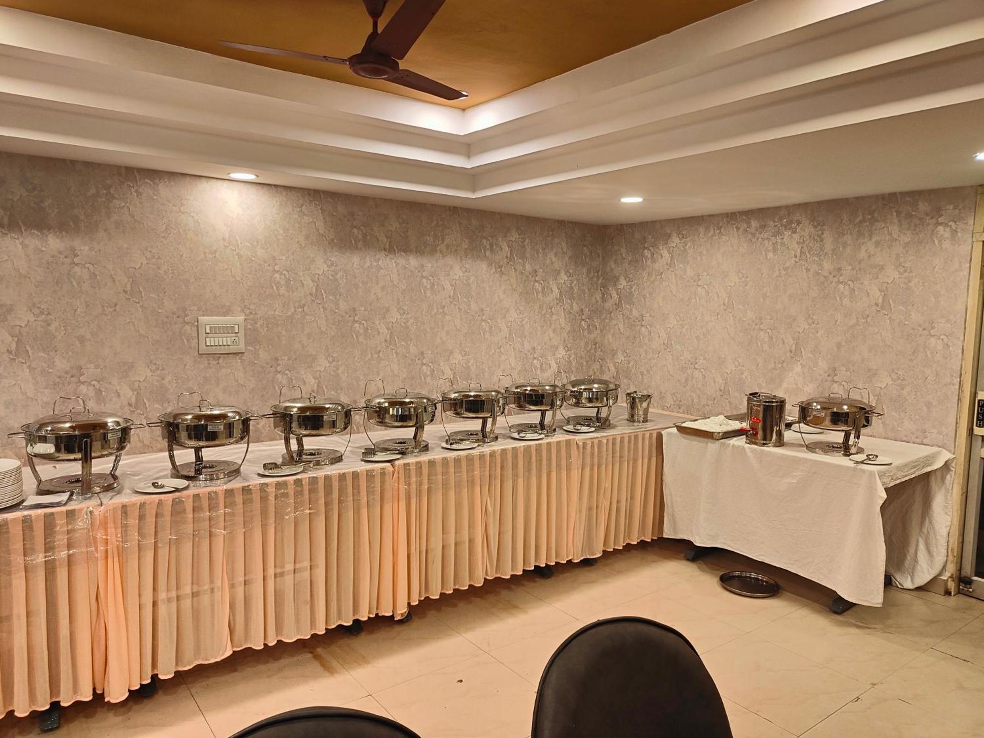 Hotel Geetha International ตูติคอริน ภายนอก รูปภาพ