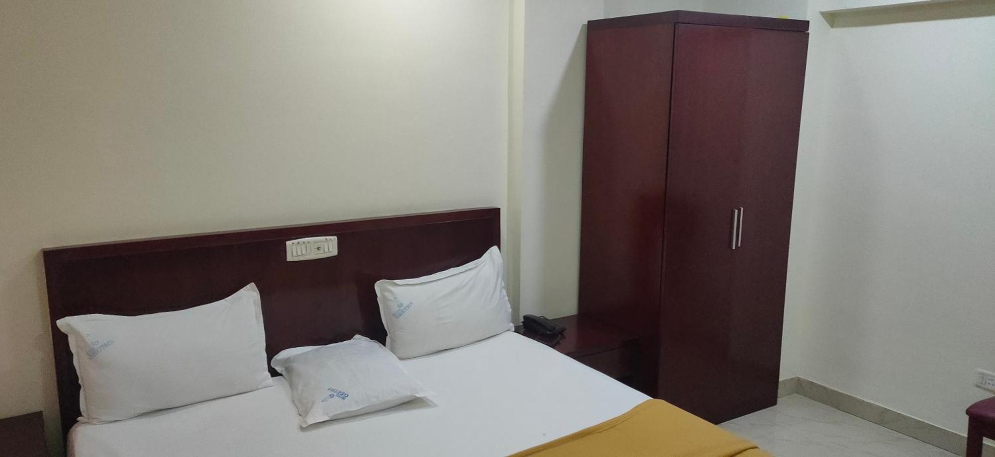 Hotel Geetha International ตูติคอริน ภายนอก รูปภาพ