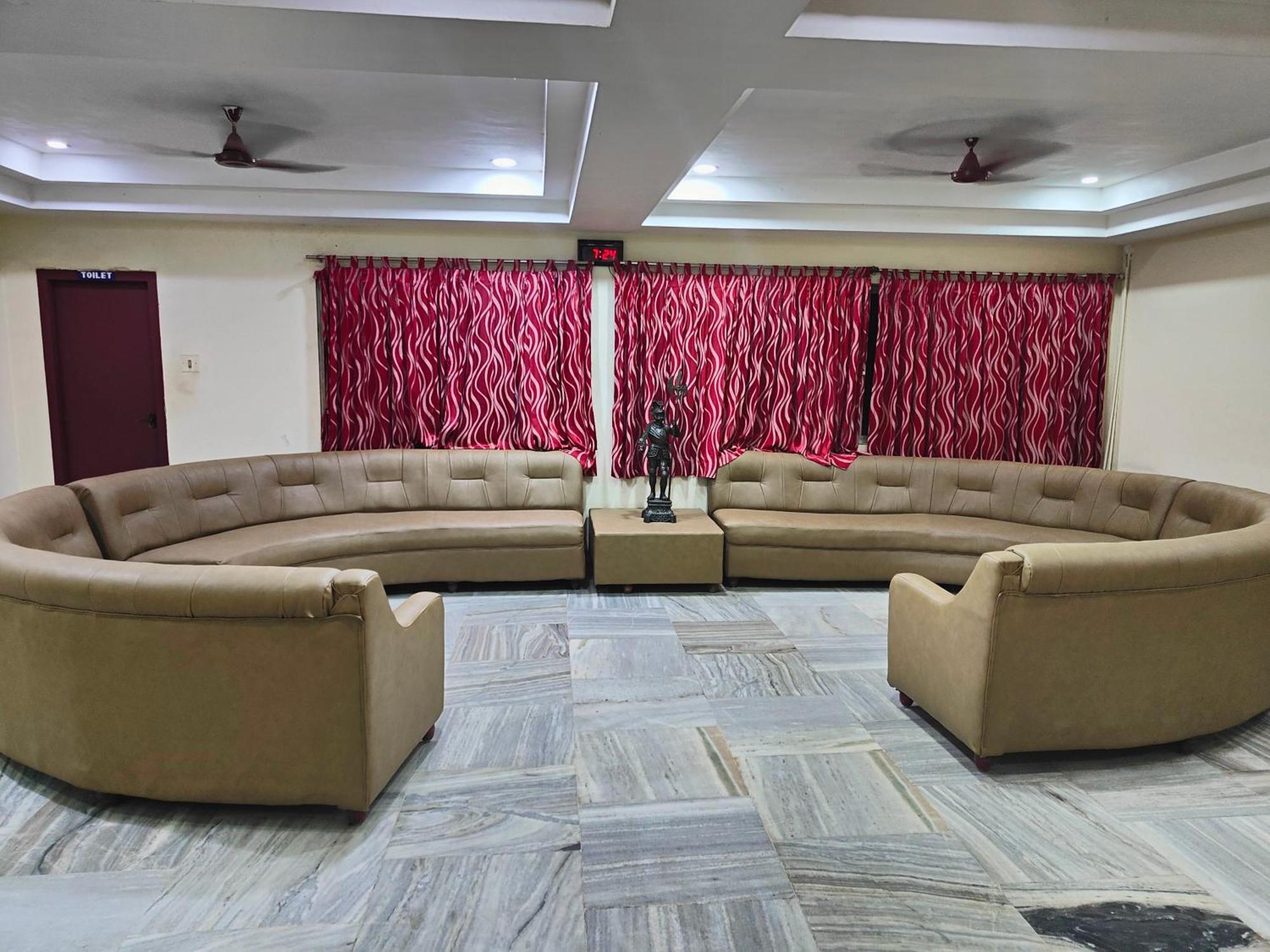 Hotel Geetha International ตูติคอริน ภายนอก รูปภาพ