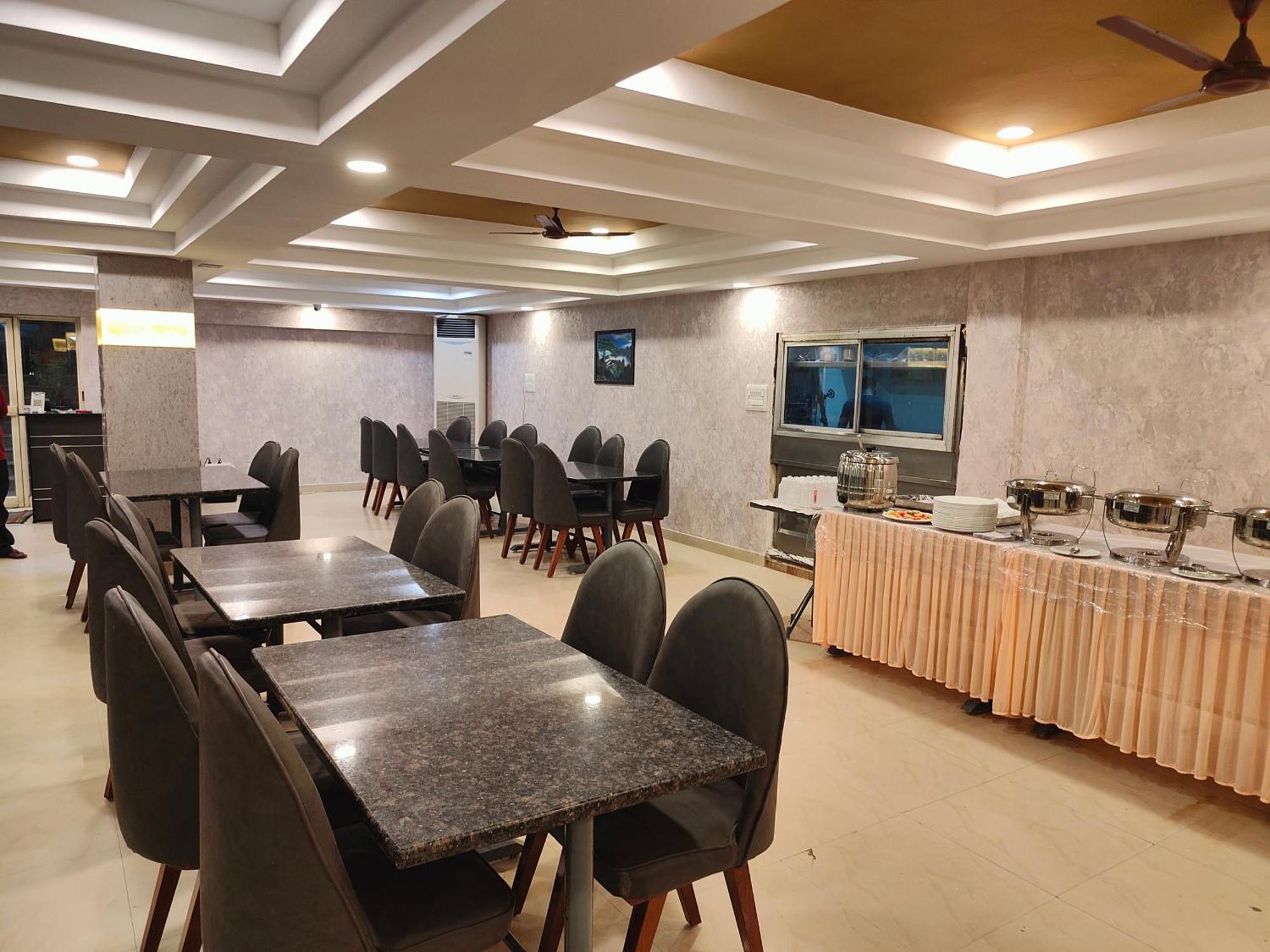 Hotel Geetha International ตูติคอริน ภายนอก รูปภาพ