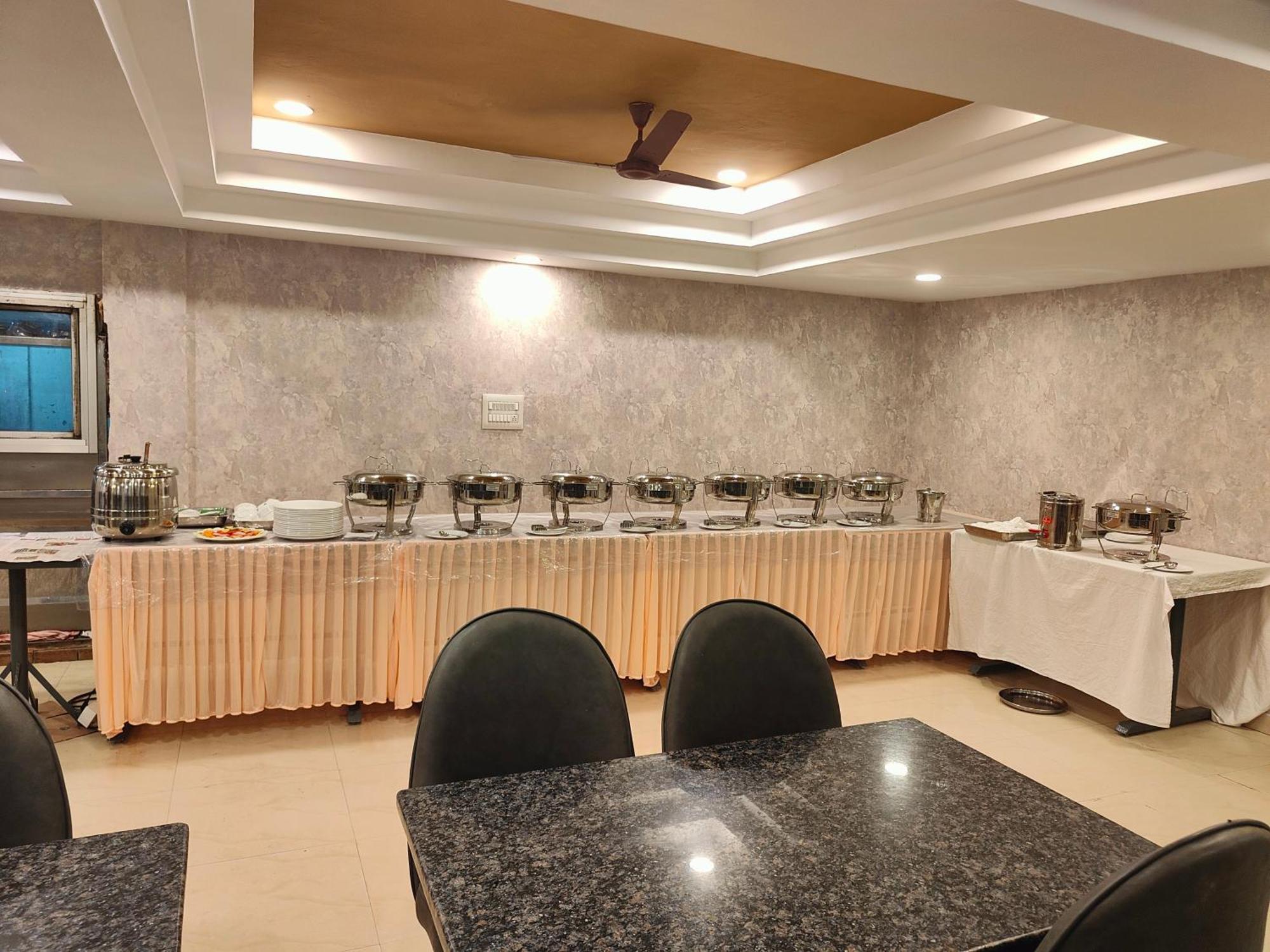 Hotel Geetha International ตูติคอริน ภายนอก รูปภาพ