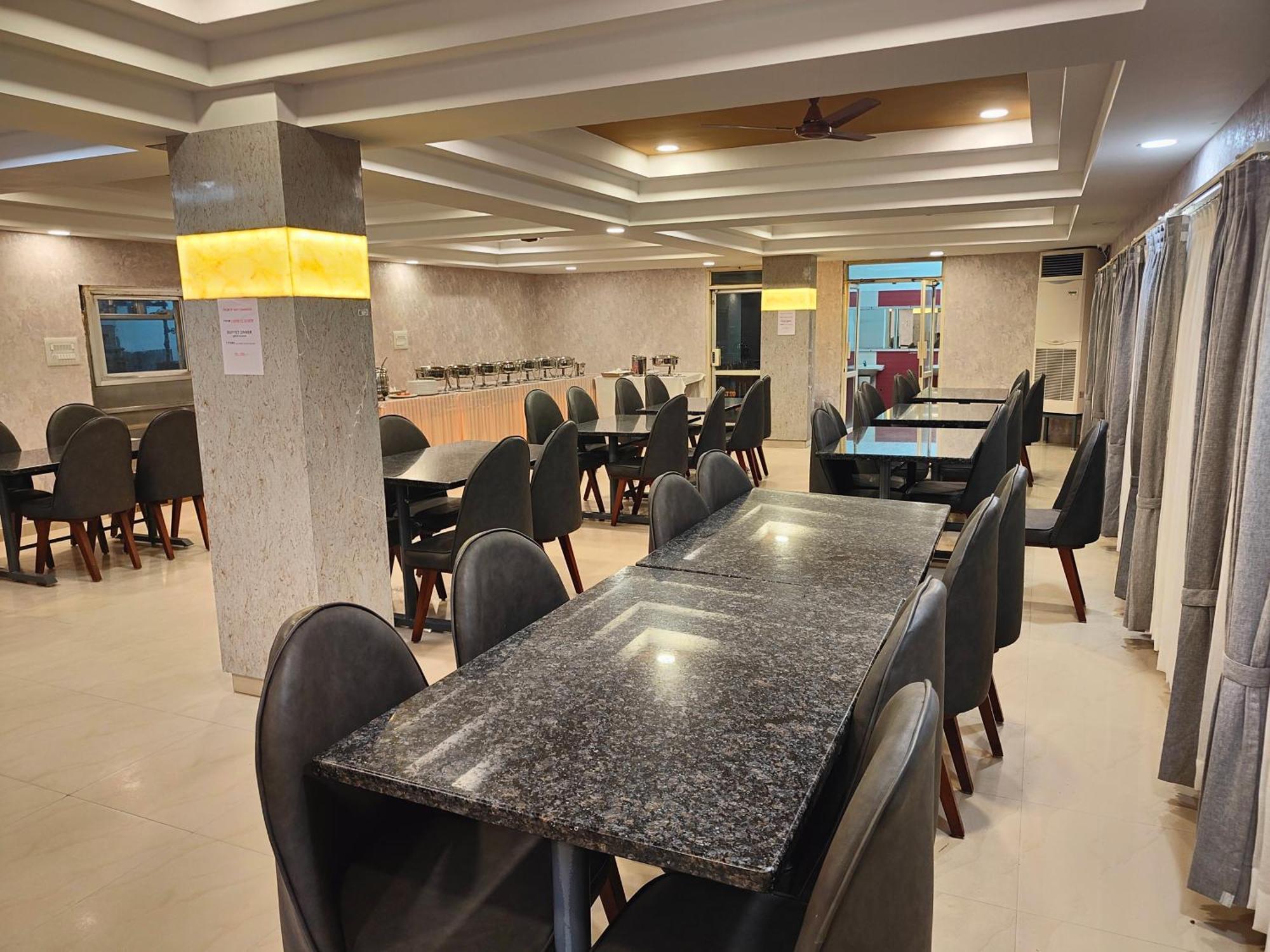 Hotel Geetha International ตูติคอริน ภายนอก รูปภาพ