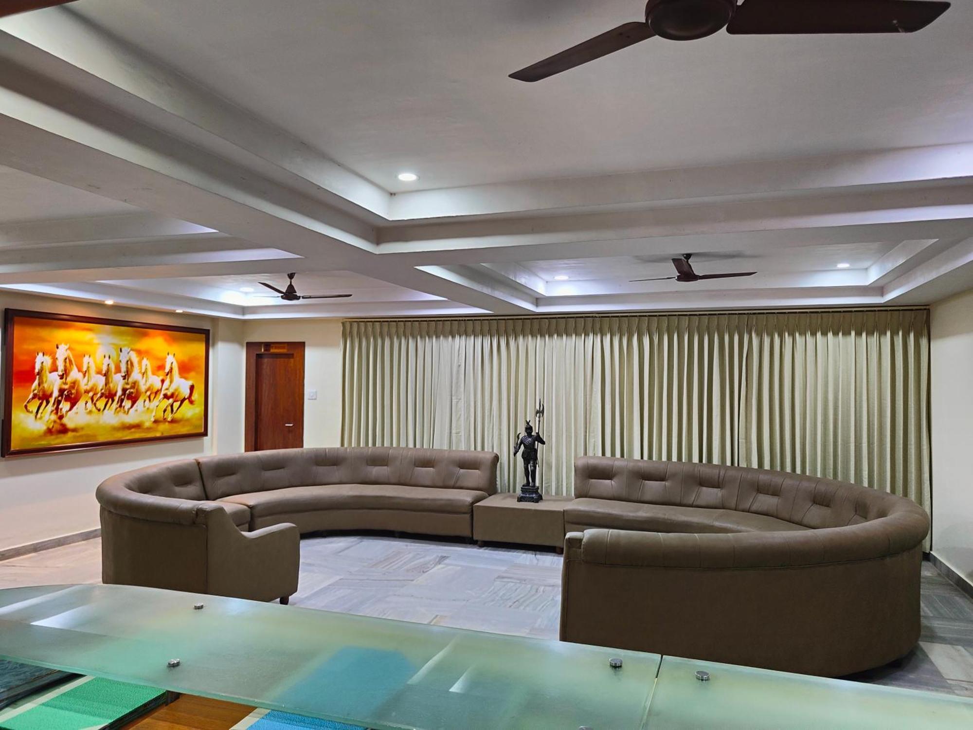 Hotel Geetha International ตูติคอริน ภายนอก รูปภาพ