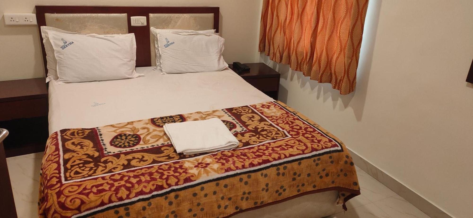 Hotel Geetha International ตูติคอริน ภายนอก รูปภาพ