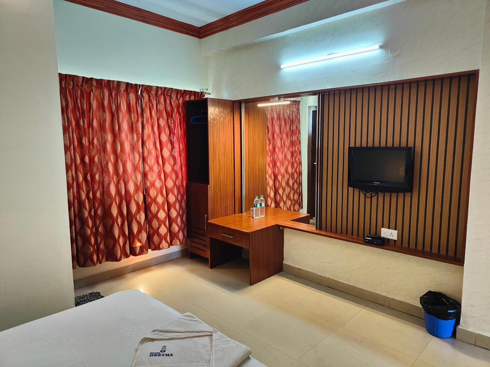Hotel Geetha International ตูติคอริน ภายนอก รูปภาพ