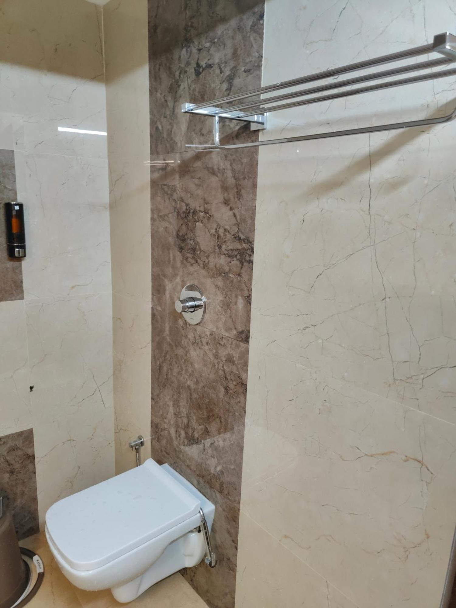 Hotel Geetha International ตูติคอริน ภายนอก รูปภาพ
