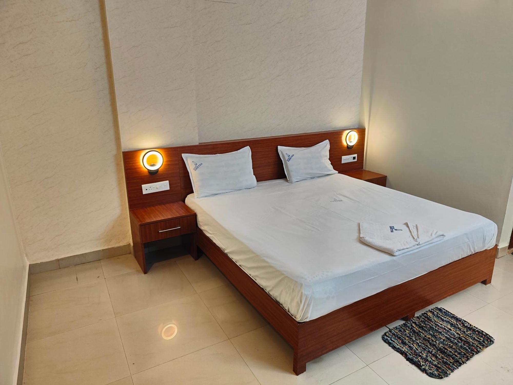 Hotel Geetha International ตูติคอริน ภายนอก รูปภาพ