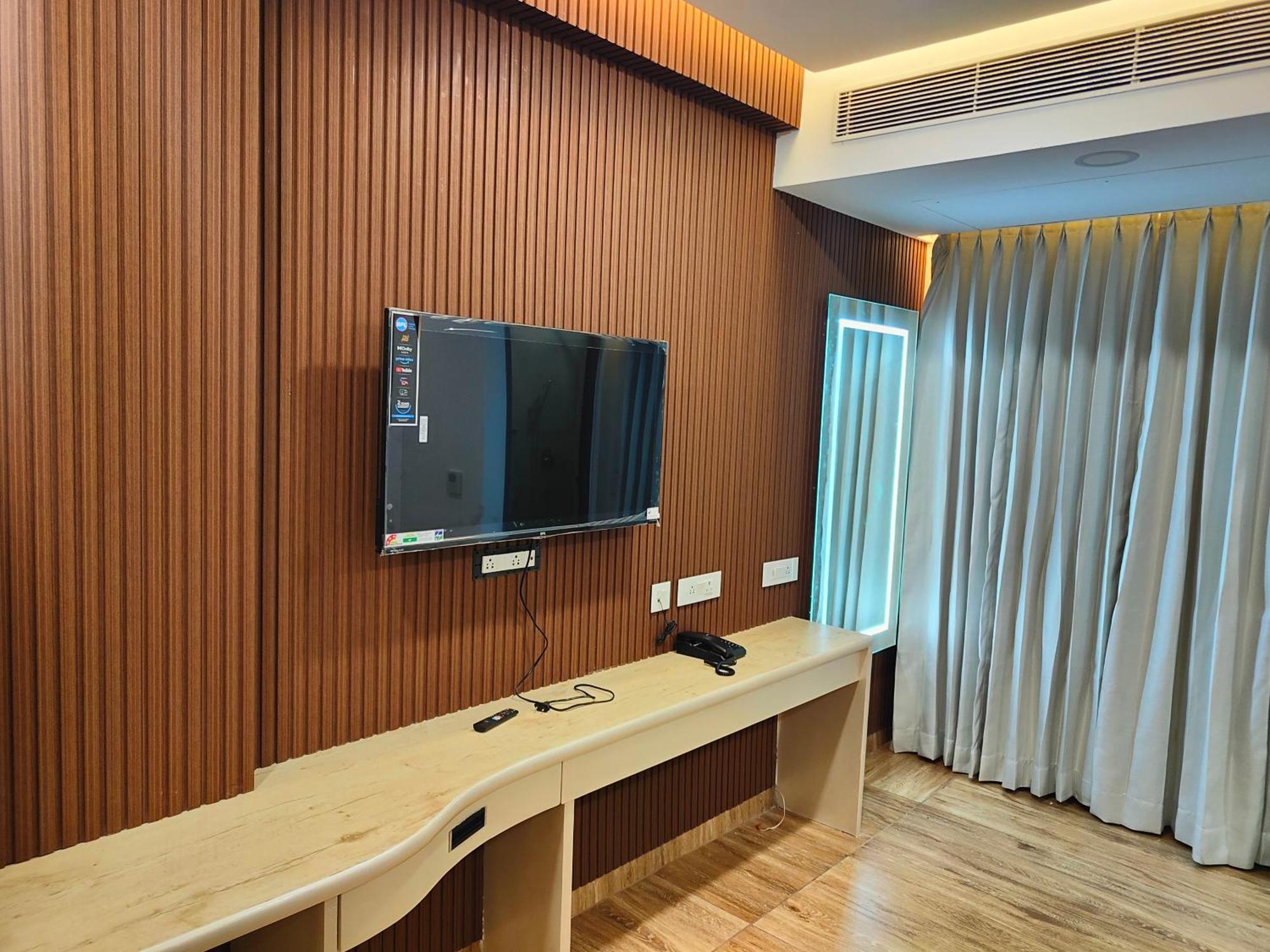 Hotel Geetha International ตูติคอริน ภายนอก รูปภาพ